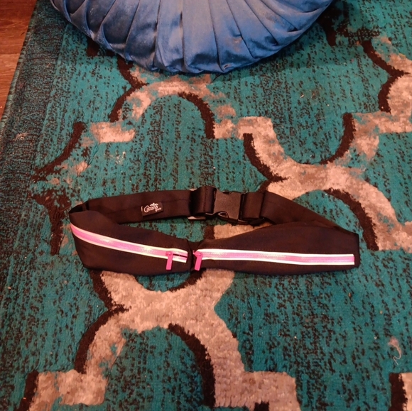 Cabana Sport Dual Pocket Running Belt Sports and Travel Fanny Pack for Jogging, - Picture 2 of 4